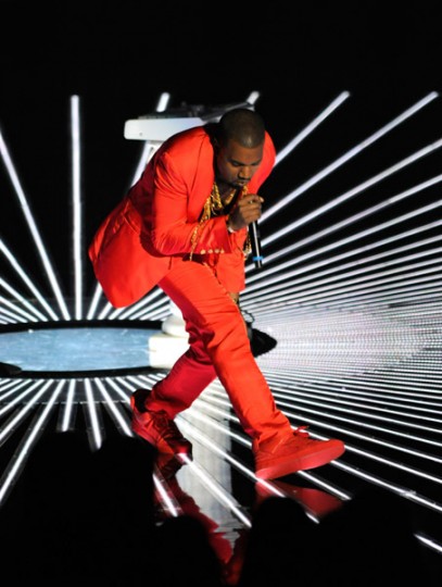 kanye-west-performs-runaway-2010-mtv-video-music-awards