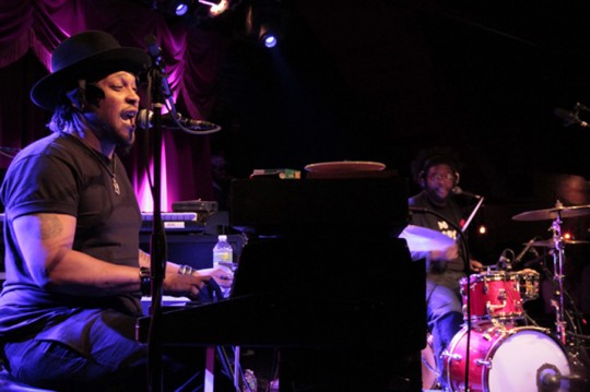 D-Angelo-Questlove-Brooklyn-Bowl-Myo-Campbell1