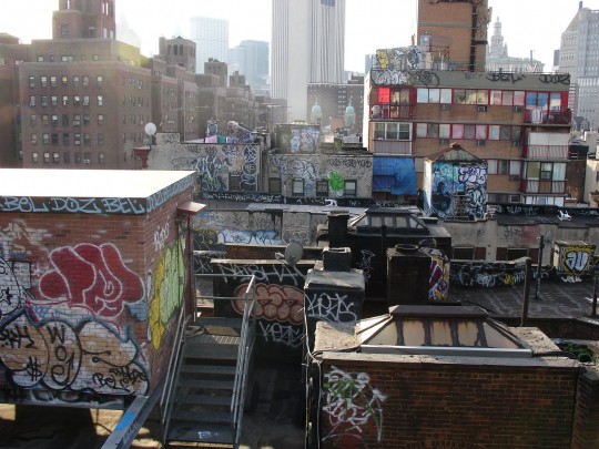 Rooftop_Graffiti_by_flarakoo