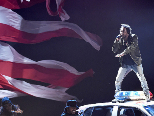 kendrick-lamar-alright-2015-bet-awards-video-1