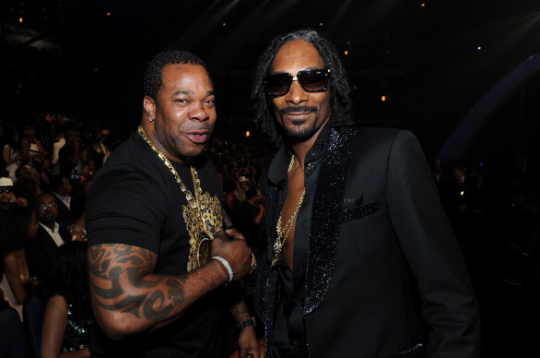 Snoop Dogg ft. Busta Rhymes & Stresmatic – Powder On My Clothes