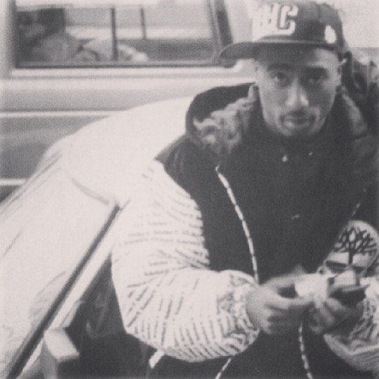 Video: Dig Of The Day: Tupac Freestyle and Bootlegger Parley In The Streets Of New York (1991)