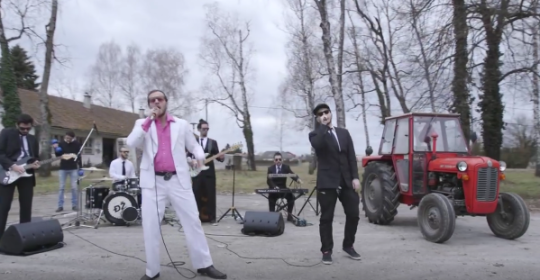 Video: Kandžija i Gole Žene - Traktorom me dovezli, limuzinom odvezli