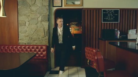 Video: Macklemore & Ryan Lewis ft. Idris Elba - Dance Off