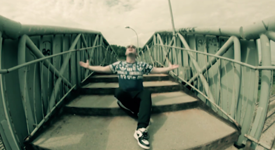 Video: Suicidal - 3 versa (Live Session)