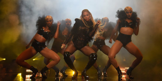 Beyoncé Performs “Lemonade” Medley at VMAs