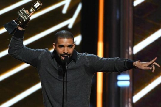 Watch Drake Perform “Gyalchester” at Billboard Music Awards