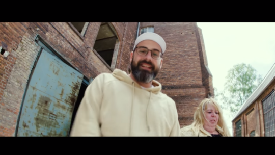 Video: Marteria, Sido, Beginner, Kool Savas, Cro, Fahri Yardim & Clueso - Circus HalliGalli Diss