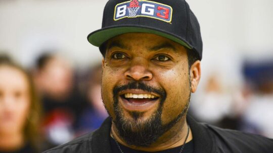 Baron Davis hosts Black Santa Celebrity Basketball Fundraiser