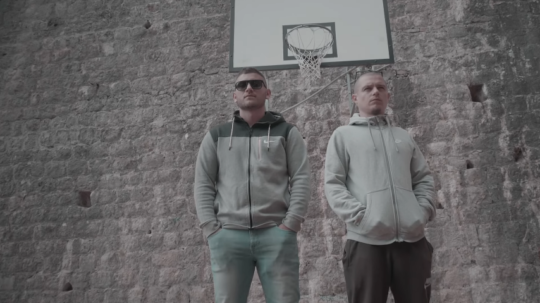 Ground 'N' Pound - Ko Staklo