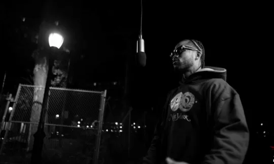 Dave-East-ft.-Cruch-Calhoun-dans-RUNNIN-Hanging-Mic-1000x600